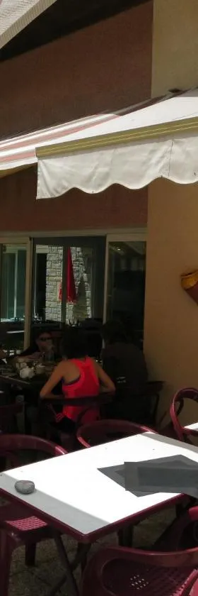 皮诺克斯酒店，位于圣于连迪韦尔东的酒店