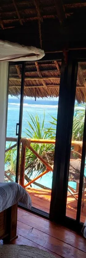 Mtende Beach Bungalow océan view & secret Beach，位于Mtende的酒店