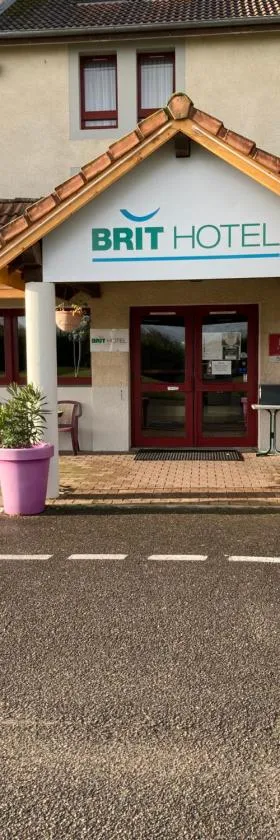 Brit Hotel Essentiel Moulins Avermes，位于阿维尔梅斯的酒店
