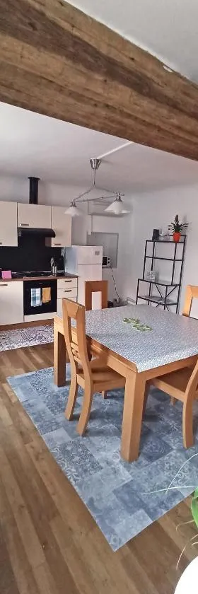 Bel appartement indépendant centre de Magny-Cours avec parking，位于马尼库尔的酒店
