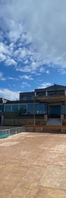 sozos inn hotel vonitsa，位于沃尼扎的酒店