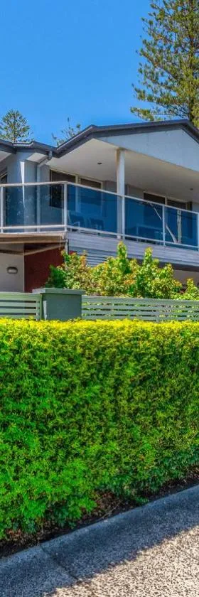 Adrift Apartments Yamba，位于扬巴的酒店