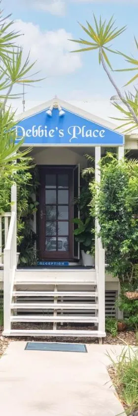 黛比之家酒店，位于彩虹海滩的酒店