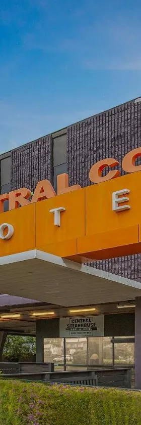 瓦南布尔中央庭院汽车旅馆，位于沃纳姆堡的酒店