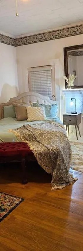 Cozy, Cute, Private Ozark Suite 5 Mins to Hospital，位于奥扎克的酒店