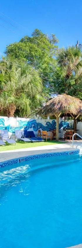 Pink Flamingo Unit, Steps to Beach, Siesta Key Village & Pet-Friendly，位于西耶斯塔岛的酒店