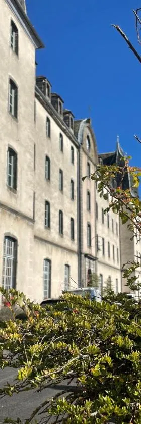 Logis Hôtel Ancien Grand Séminaire，位于圣弗卢尔的酒店