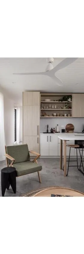 Modern Studio with Outdoor Bath and Cabin Sauna，位于Albion Park的酒店