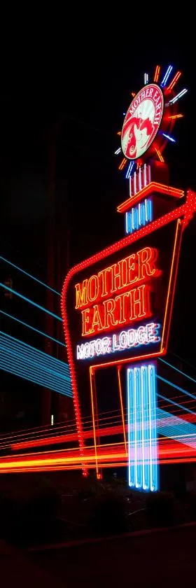 Mother Earth Motor Lodge，位于金斯顿的酒店