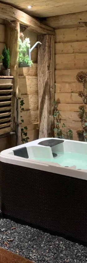 Boutique Cottage - Sauna and Jacuzzi - El Clandestino，位于埃尔泽的酒店