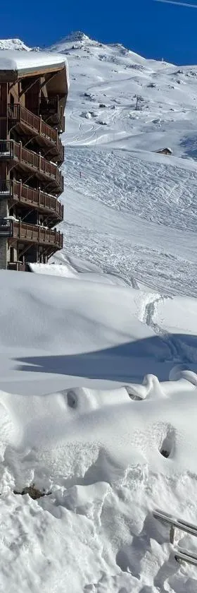 Appartement ski aux pieds dans résidence premium piscine, sauna hamam，位于里蒙纽耶的酒店