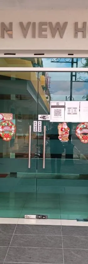 AMBASSADOR LABUAN VIEW HOTEL，位于维多利亚的酒店