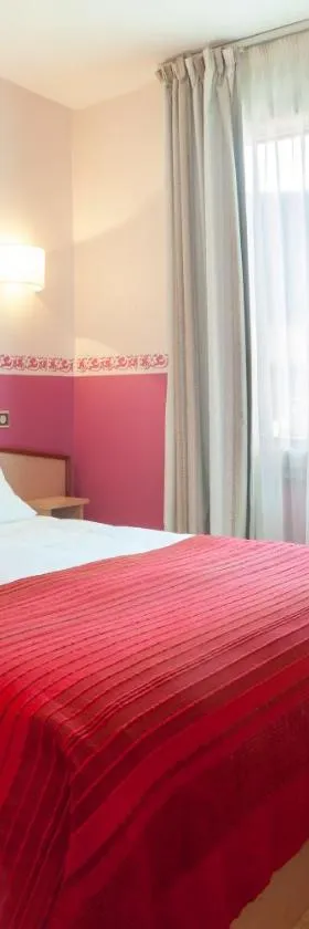 BRIT HOTEL Le Lion d'Or CHINON，位于希农的酒店