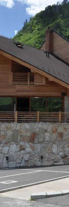 MB特拉汽车旅馆，位于Ðurđevića Tara的酒店