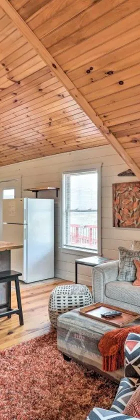 Cheery Pet-Friendly Studio with Shared Fire Pit，位于芒廷维尤的酒店