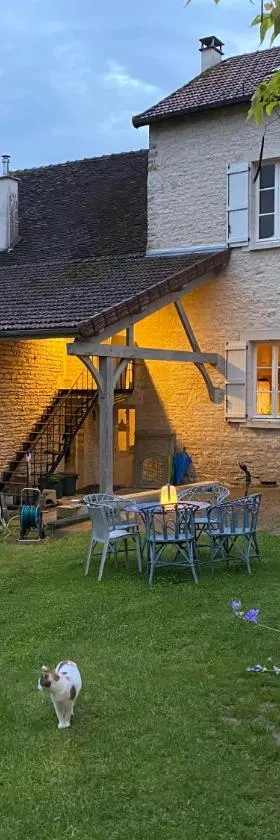 Le prieuré de Sainte Vertu，位于Sainte-Vertu的酒店