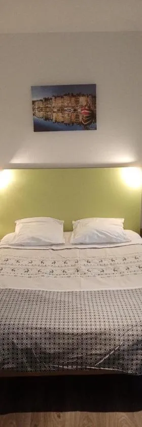 Entre le Pont 9 et l'Eveque , Les Hauts de Honfleur, Piscine, WIFI et Parking gratuits，位于埃屈埃莫维尔的酒店