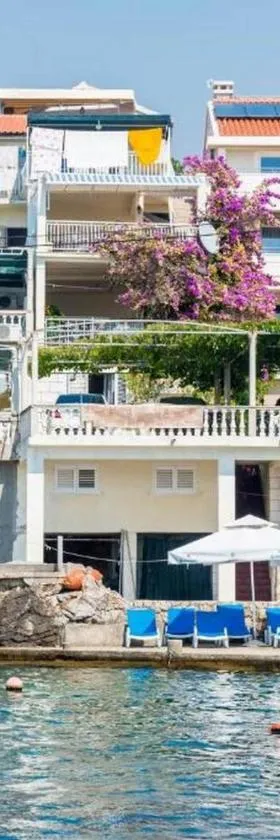 Apartments Rašica Molunat，位于莫鲁纳特的酒店