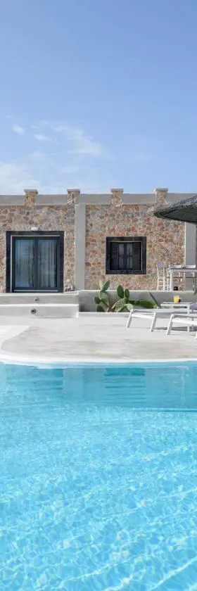 Villa Beltramo Santorini 2 bedroom private pool villa，位于Foinikiá的酒店