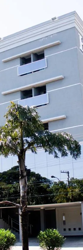 BOMBONATO HOTEL - Fácil Acesso ao Aeroporto e parque de Exposições ABCZ，位于乌贝拉巴的酒店