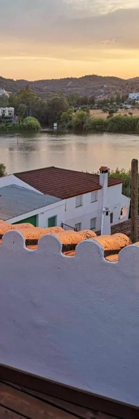 Casa rural La Rabá Terraza con increíbles vistas，位于瓜迪亚纳河畔桑卢卡尔的酒店