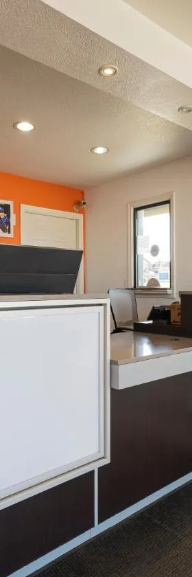Americas Best Value Inn & Suites Humble，位于亨博尔的酒店