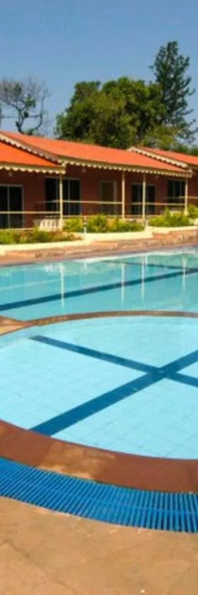 Cold Spot Village Resort，位于马哈巴莱斯赫瓦尔的酒店
