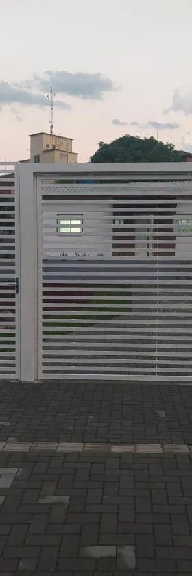 Trentino 66 - Hospedagem em Ijuí, casa agradável com estacionamento，位于伊茹伊的酒店