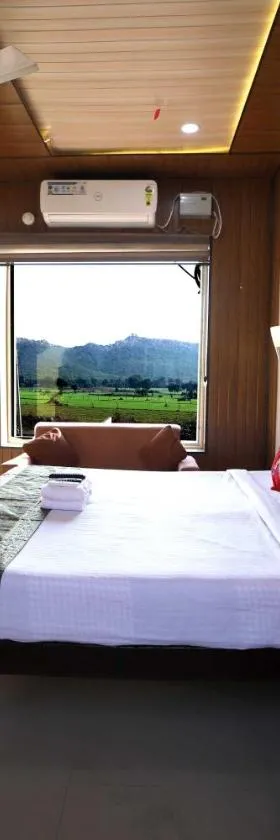 Bundeli Farm Resort & Banquet Orchha，位于奥拉奇哈的酒店