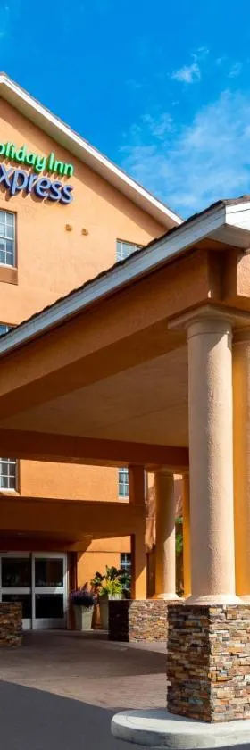 Holiday Inn Express Hotel & Suites Bonita Springs/Naples by IHG，位于博尼塔斯普林斯的酒店