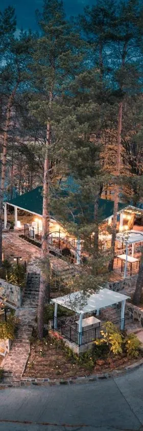Семеен хотел и ресторант Райски залив，位于Golyama Zhelyazna的酒店