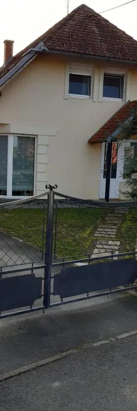 Studio Apartman Lora，位于Lipik的酒店