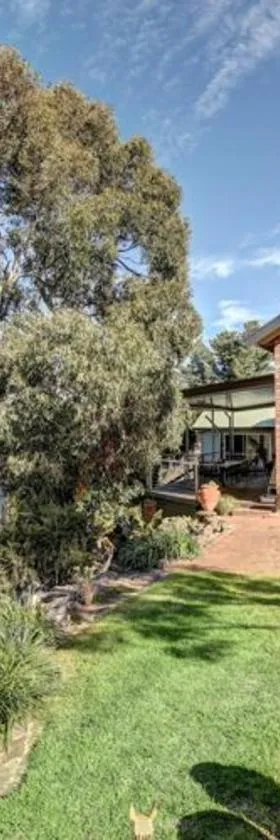 HighRoost Bed & Breakfast accomodation - rural escape，位于斯特拉萨尔宾的酒店
