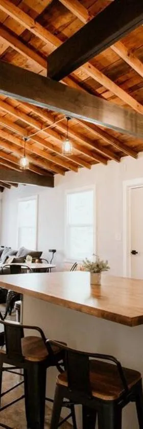 The Turquoise Door Modern Rustic in Town of Lexington，位于列克星敦的酒店