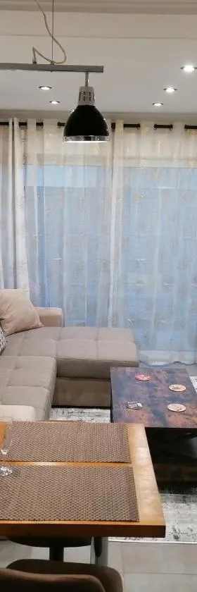 Charmant appartement T2 dans villa avec en supplément spa extérieur de mai à septembre，位于Laveyron的酒店