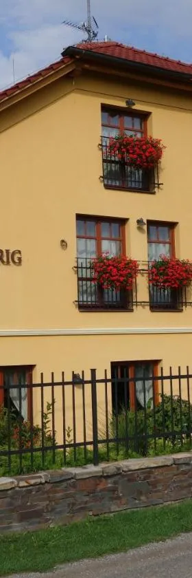 帕尔弗里格餐厅酒店，位于Stará Ves nad Ondřejnicí的酒店