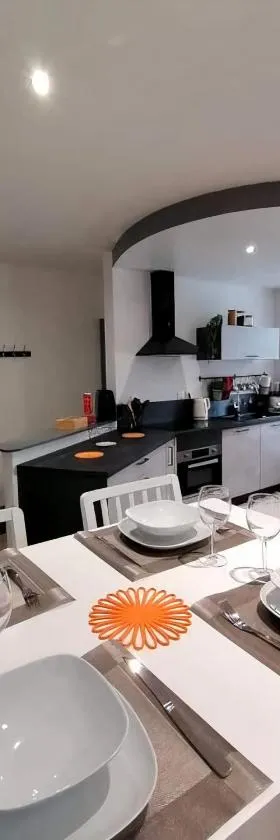 Grand Appartement 2 chambres avec Fibre et Netflix，位于贝尔福的酒店