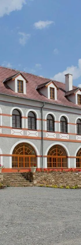 Zámek Libouň，位于Louňovice pod Blaníkem的酒店