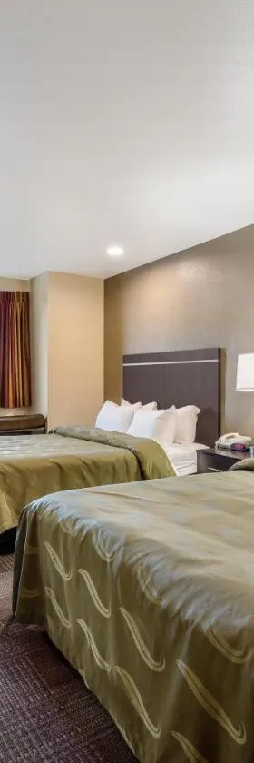 Quality Inn & Suites near NAS Fallon，位于法伦的酒店