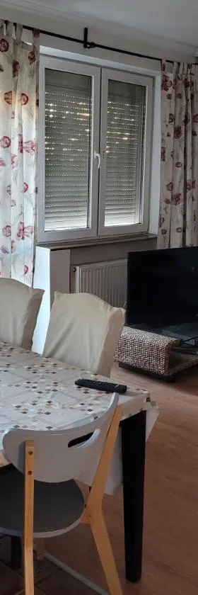 Apartament Cichy i Wygodny，位于斯塔洛瓦沃拉的酒店