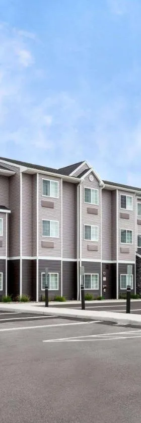 Microtel Inn & Suites by Wyndham Farmington，位于卡南代瓜的酒店