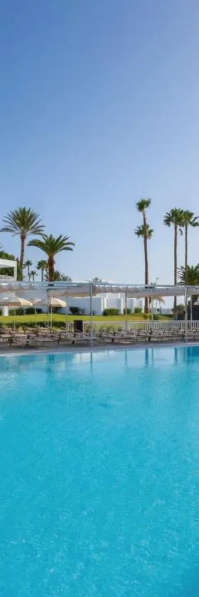 Hotel Riu Paraiso Lanzarote - All Inclusive，位于卡门港的酒店
