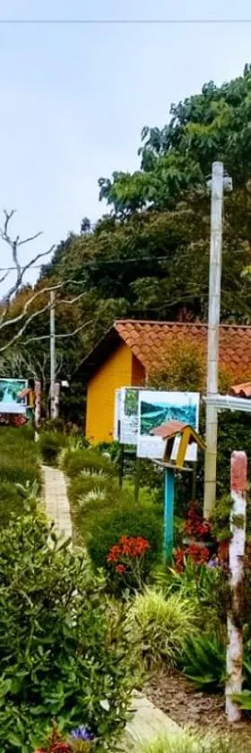 Hospedaje Santaelena -chalets de montaña-，位于圣埃伦娜的酒店