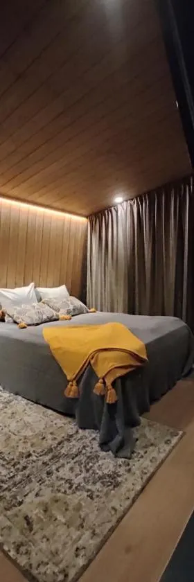 Black Hotel，位于肯佩莱的酒店