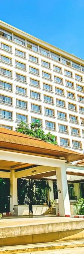 K Park Grand Hotel，位于素叻的酒店