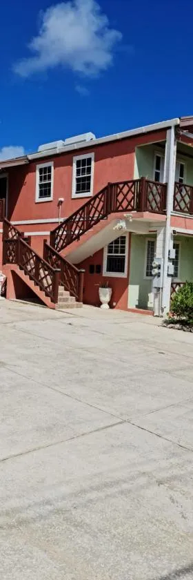Breezy Apts，位于圣菲利普的酒店