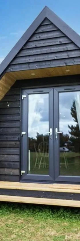 Wildflower Meadow Cabins，位于Whitington的酒店