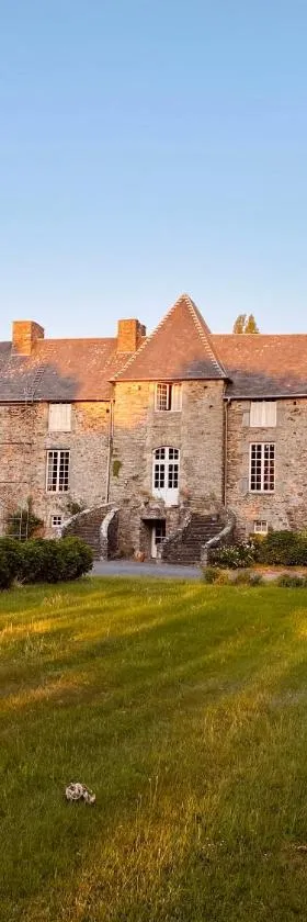 Le Château de la Roque Hôtels，位于Hébécrevon的酒店