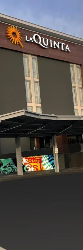 La Quinta Inn & Suites by Wyndham Tulsa Downtown - Route 66，位于塔尔萨的酒店