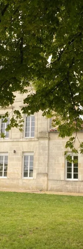 Logis Poussard，位于Arthenac的酒店